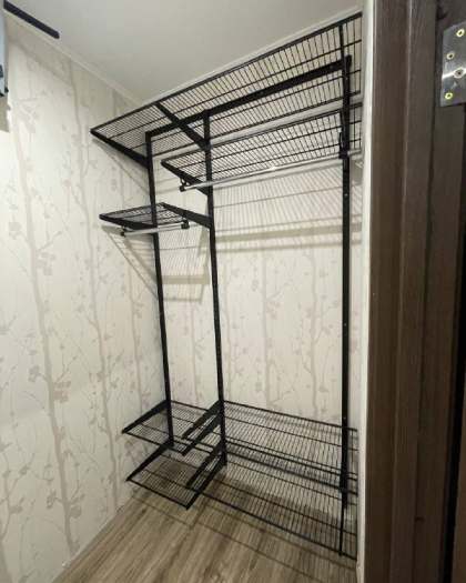 Чёрная угловая гардеробная, ~1,3×1,4 м, фото 1