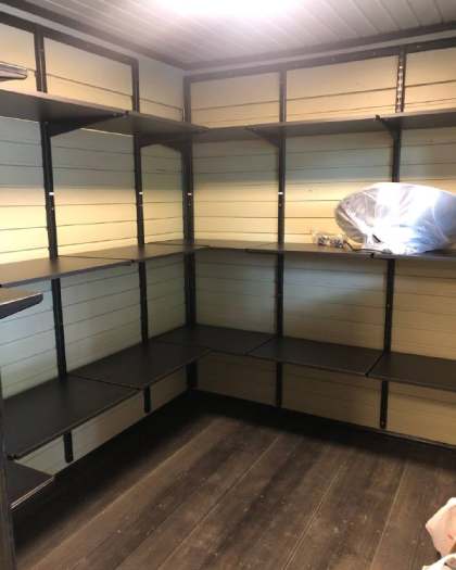 Чёрная угловая гардеробная, ~2,4×1,8 м, фото 1