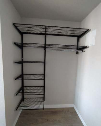 Чёрная угловая гардеробная, ~1,5×1,2 м, фото 1