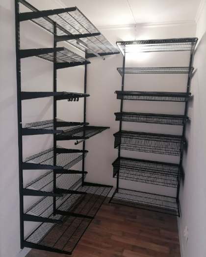 Чёрная угловая гардеробная, ~1,2×2,1 м, фото 1