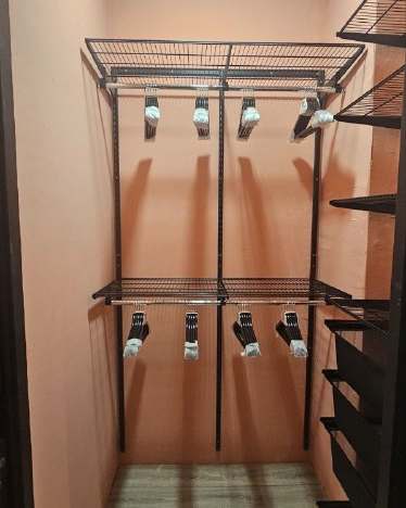 Чёрная угловая гардеробная с брючницей, ~1,3×1,6 м, фото 2