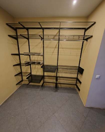 Чёрная угловая гардеробная с брючницей, фото 1