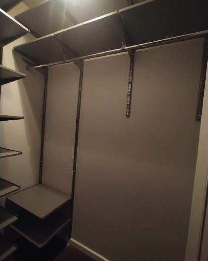 Чёрная угловая гардеробная с выдвижными корзинами, ~1,1×2 м, фото 2