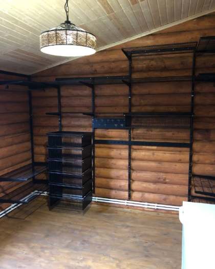 Чёрная угловая гардеробная с выдвижными корзинами, ~3×2,4 м, фото 1