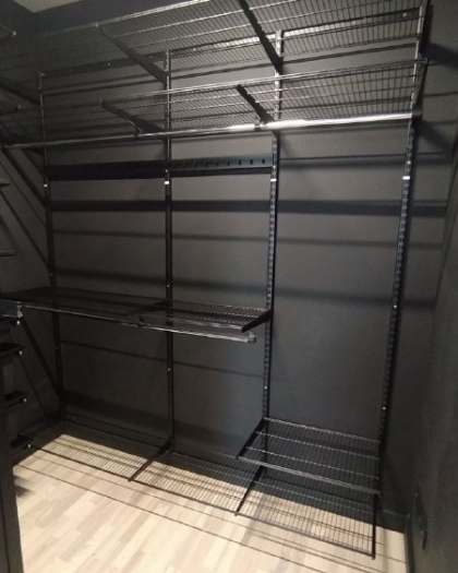 Чёрная угловая гардеробная с выдвижными корзинами, ~1,8×2,2 м, фото 1