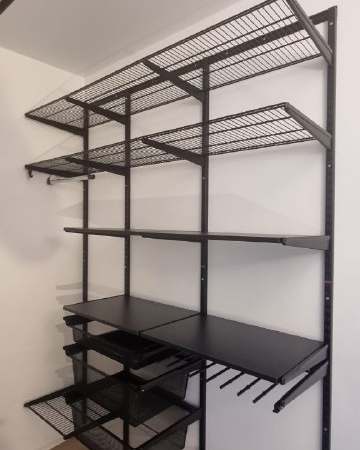 Чёрная угловая гардеробная с выдвижными корзинами, ~2,1×2,2 м, фото 2