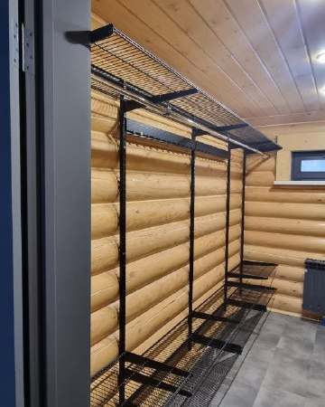 Чёрная угловая гардеробная с выдвижными корзинами, ~3×2 м, фото 1