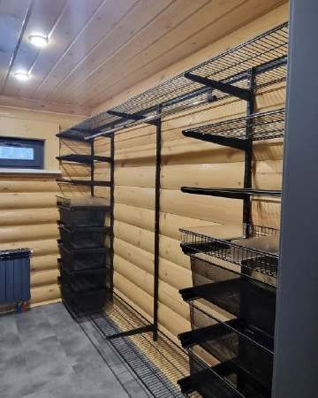 Чёрная угловая гардеробная с выдвижными корзинами, ~3×2 м, фото 2
