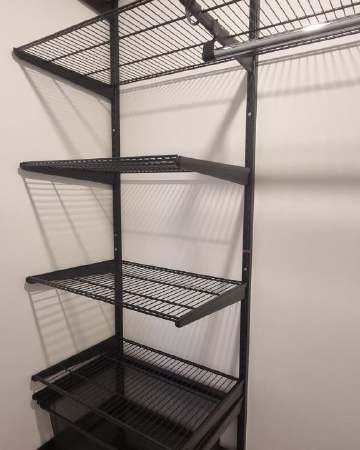 Чёрная угловая гардеробная с выдвижными корзинами, ~1,1×2 м, фото 3