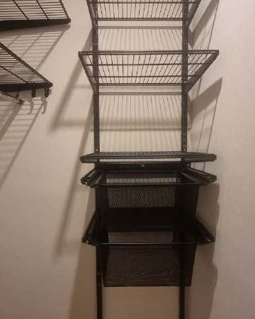 Чёрная угловая гардеробная с выдвижными корзинами, ~1,5×1,4 м, фото 2