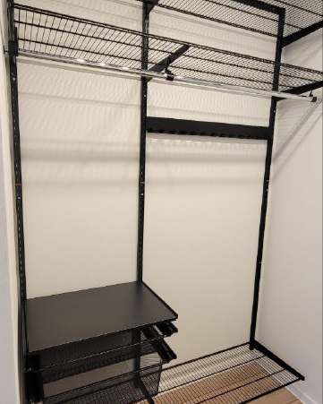 Чёрная угловая гардеробная с выдвижными корзинами, фото 1
