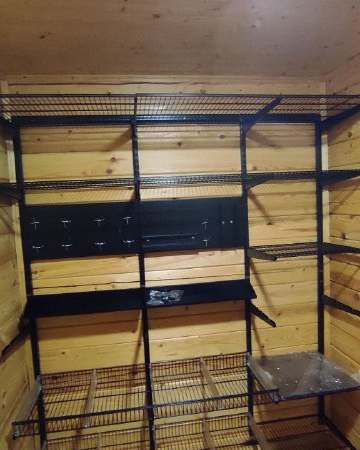 Чёрная угловая гардеробная с выдвижными корзинами, ~1,3×1,2 м, фото 1
