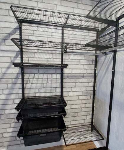 Чёрная угловая гардеробная с выдвижными корзинами, ~2,1×1,5 м, фото 2