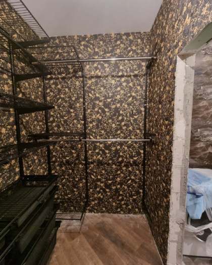 Чёрная угловая гардеробная с выдвижными корзинами, ~1,8×2 м, фото 1