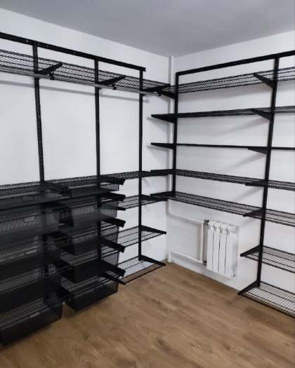 Чёрная угловая гардеробная с выдвижными корзинами, ~2,7×2 м, фото 2