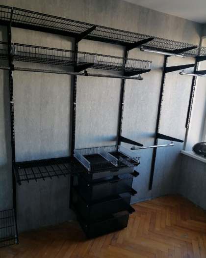 Чёрная угловая гардеробная с выдвижными корзинами, ~2×2,1 м, фото 2