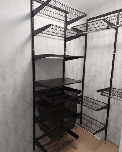 Чёрная угловая гардеробная с выдвижными корзинами, ~2×2,5 м, фото 2