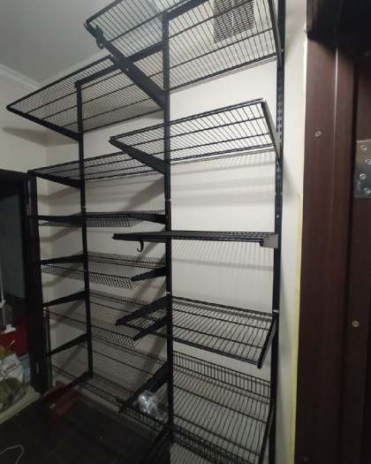 Чёрная угловая кладовка, ~1,5×1,3 м, фото 1