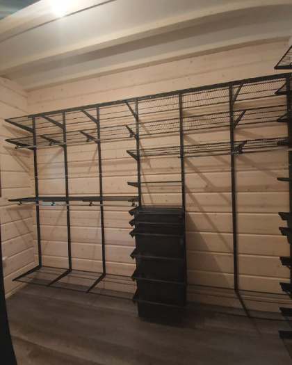 Гардеробная в доме из бруса, ~2,7×2 м, фото 1