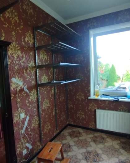 Серая П-образная гардеробная, ~2,1×2,8 м, фото 1