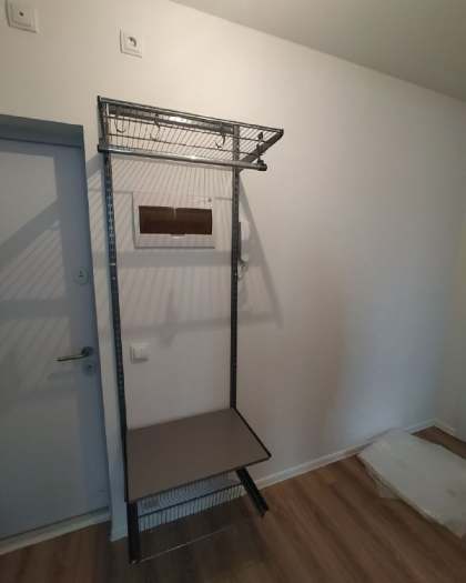 Серая система в прихожую с выдвижными корзинами, фото 1
