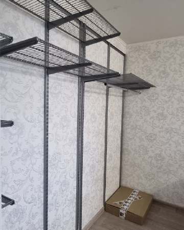 Серая угловая гардеробная, ~2,7×1,8 м, фото 1