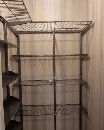 Серая угловая гардеробная, ~1,8×1,5 м, фото 1