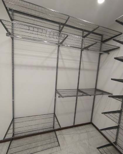 Серая угловая гардеробная, ~2,7×1,8 м, фото 2