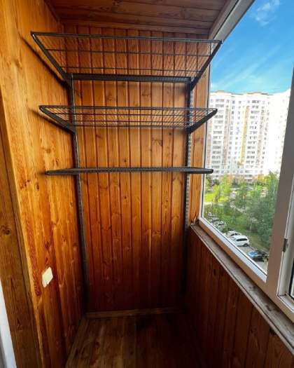 Серая угловая кладовка, ~1,5×2 м, фото 1