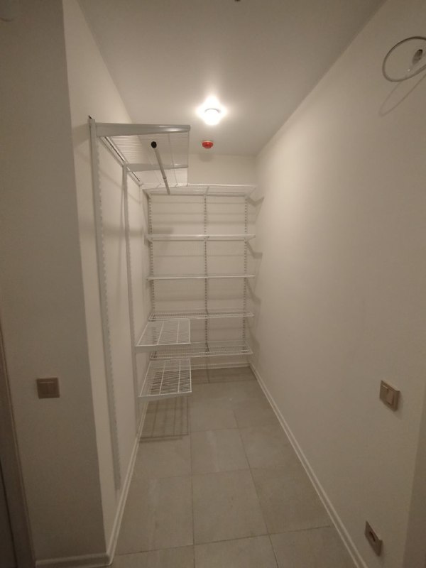 Узкая гардеробная комната, фото 1